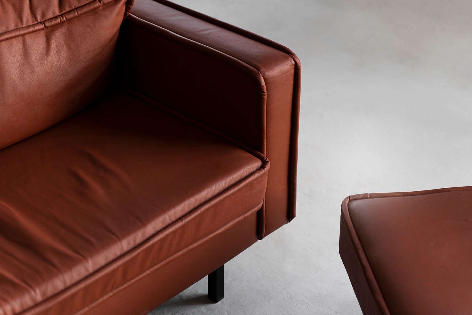 https://leatherzone.ae/wp-content/uploads/2026/06/Sofa-Upholstery6.jpg